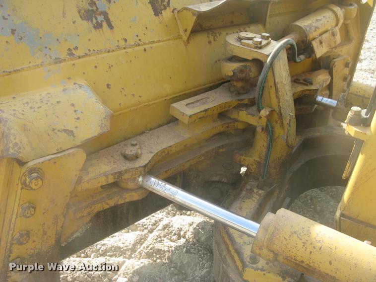 image for item L2329 1993 Caterpillar D4H XL dozer