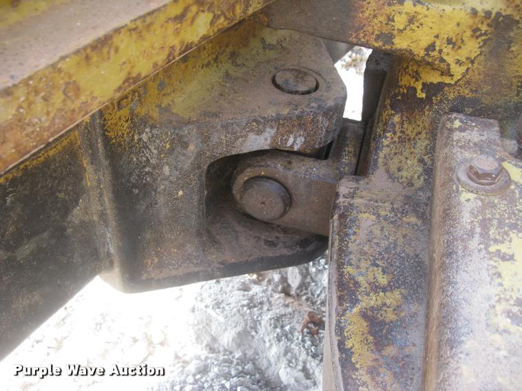 image for item L2329 1993 Caterpillar D4H XL dozer