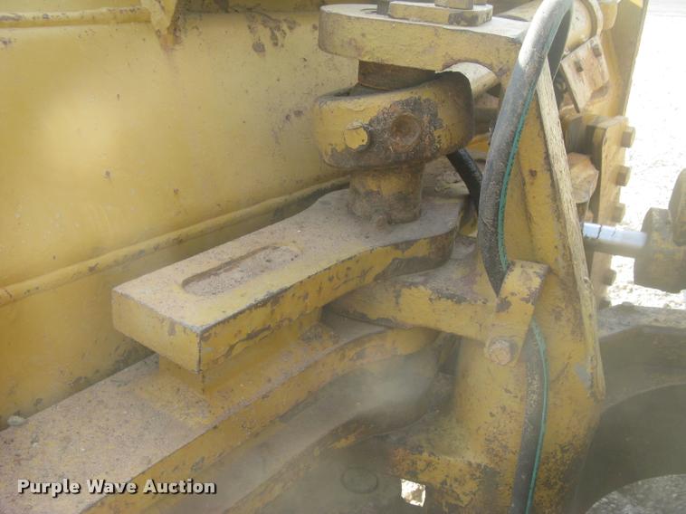 image for item L2329 1993 Caterpillar D4H XL dozer