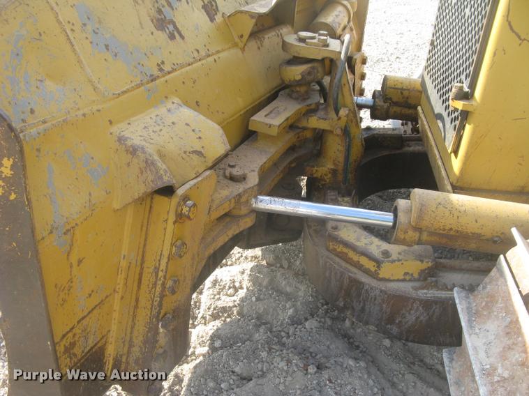 image for item L2329 1993 Caterpillar D4H XL dozer