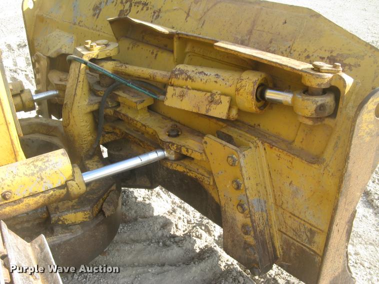 image for item L2329 1993 Caterpillar D4H XL dozer