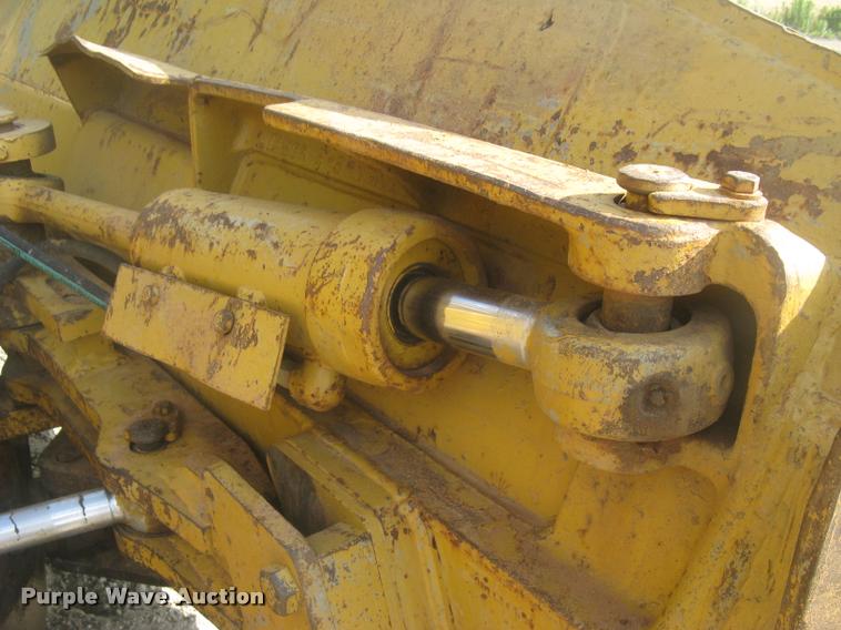 image for item L2329 1993 Caterpillar D4H XL dozer