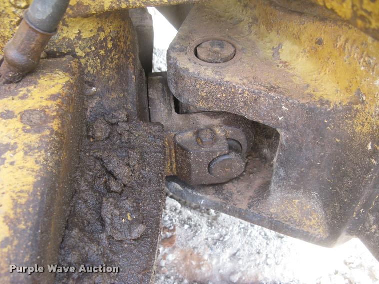 image for item L2329 1993 Caterpillar D4H XL dozer