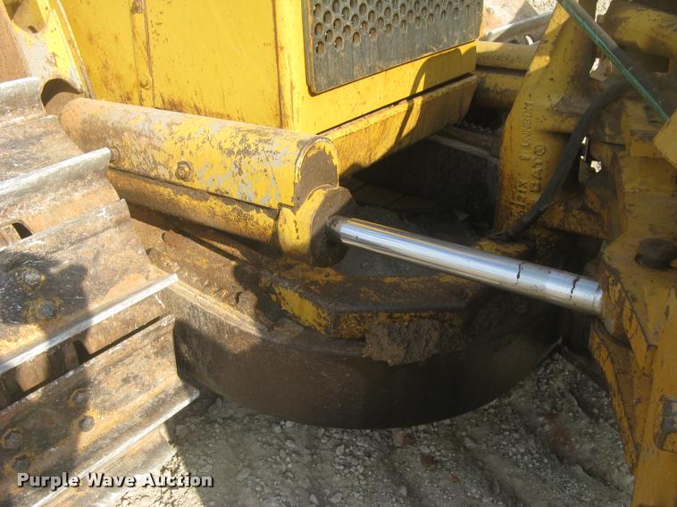 image for item L2329 1993 Caterpillar D4H XL dozer