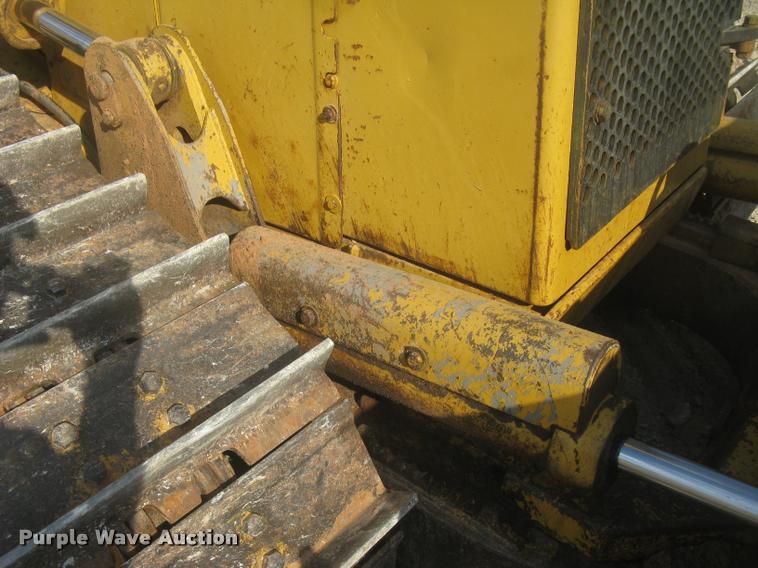 image for item L2329 1993 Caterpillar D4H XL dozer