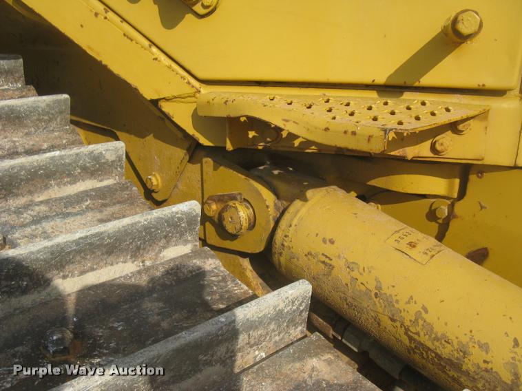 image for item L2329 1993 Caterpillar D4H XL dozer