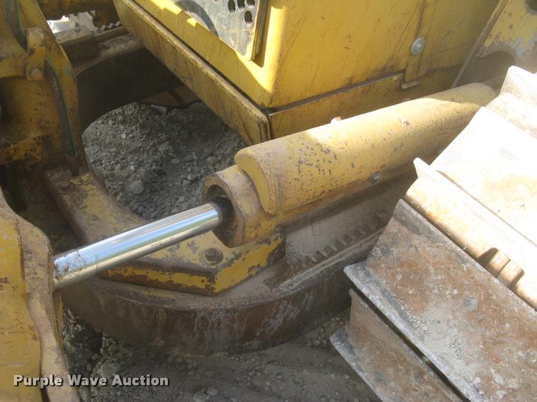 image for item L2329 1993 Caterpillar D4H XL dozer