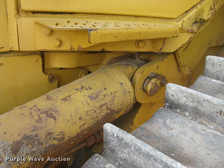 image for item L2329 1993 Caterpillar D4H XL dozer