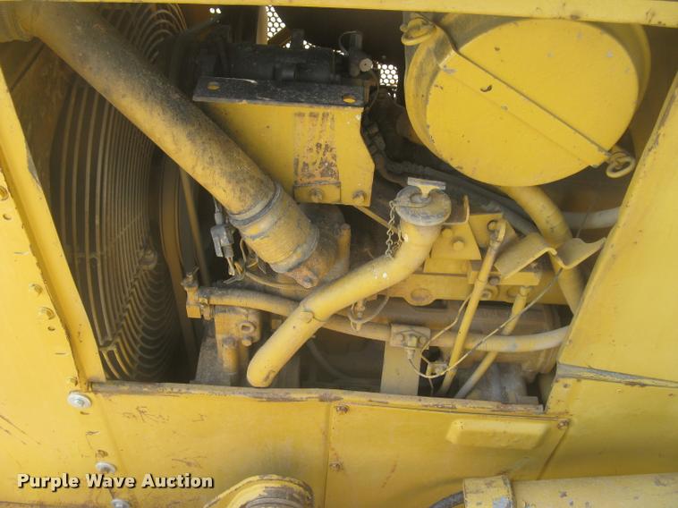 image for item L2329 1993 Caterpillar D4H XL dozer