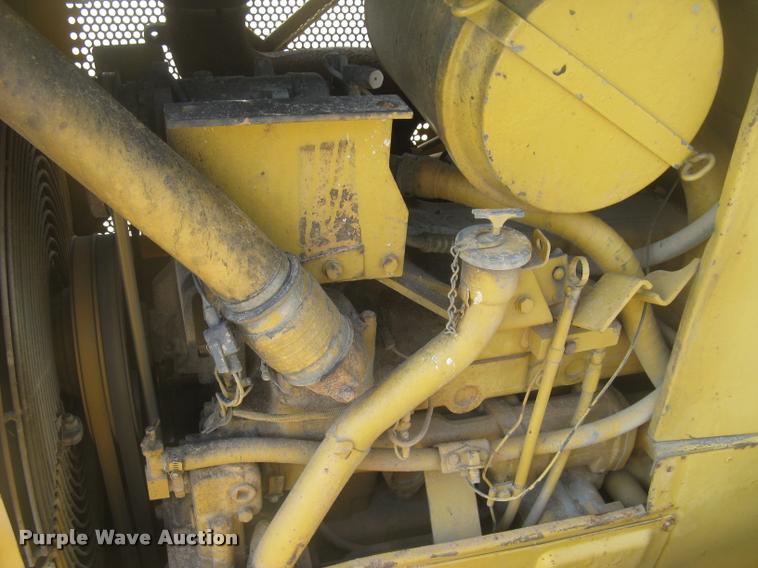 image for item L2329 1993 Caterpillar D4H XL dozer