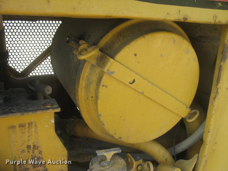 image for item L2329 1993 Caterpillar D4H XL dozer