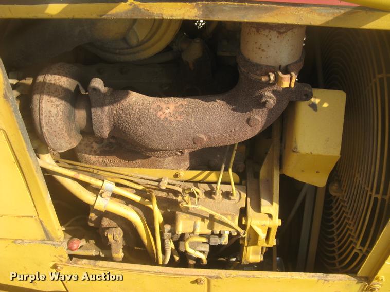 image for item L2329 1993 Caterpillar D4H XL dozer