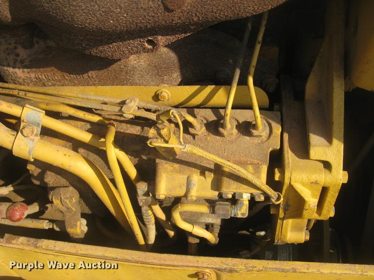 image for item L2329 1993 Caterpillar D4H XL dozer