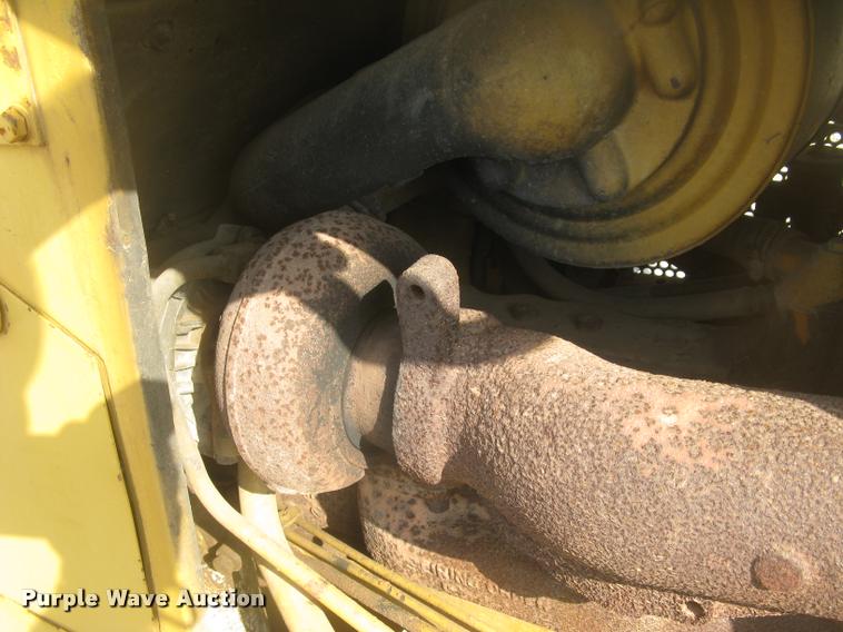 image for item L2329 1993 Caterpillar D4H XL dozer