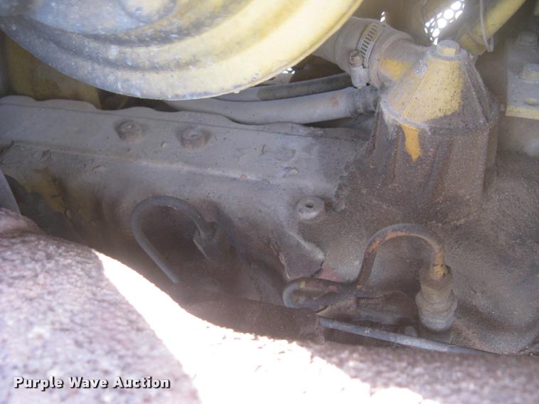 image for item L2329 1993 Caterpillar D4H XL dozer