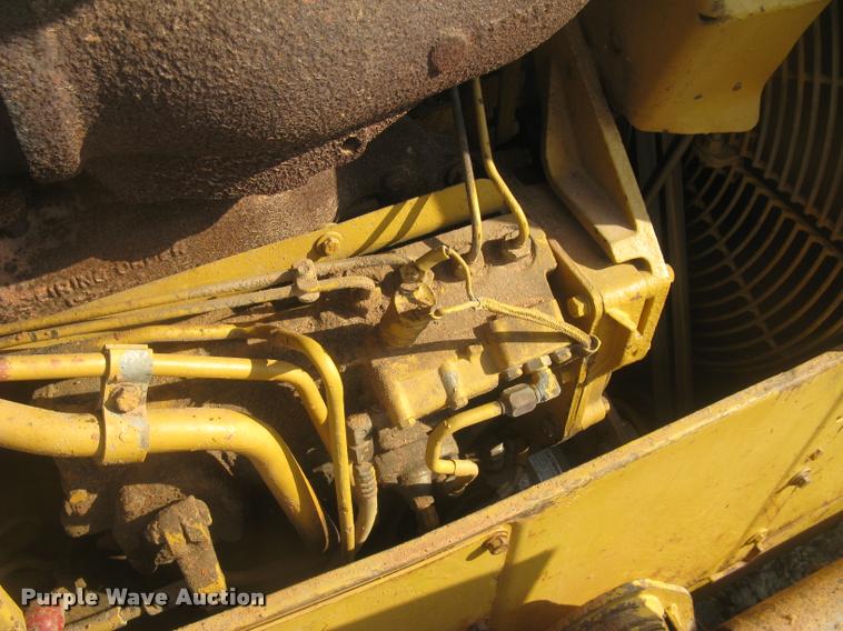 image for item L2329 1993 Caterpillar D4H XL dozer