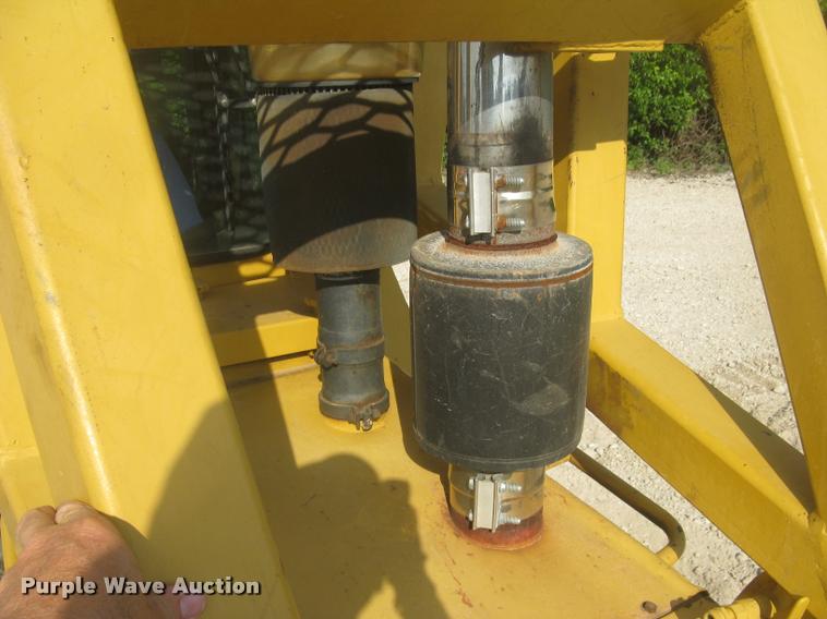 image for item L2329 1993 Caterpillar D4H XL dozer