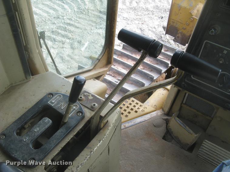 image for item L2329 1993 Caterpillar D4H XL dozer