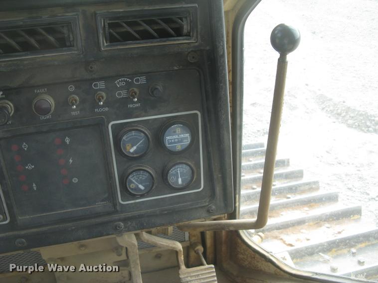 image for item L2329 1993 Caterpillar D4H XL dozer