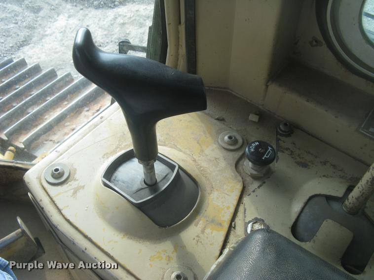 image for item L2329 1993 Caterpillar D4H XL dozer