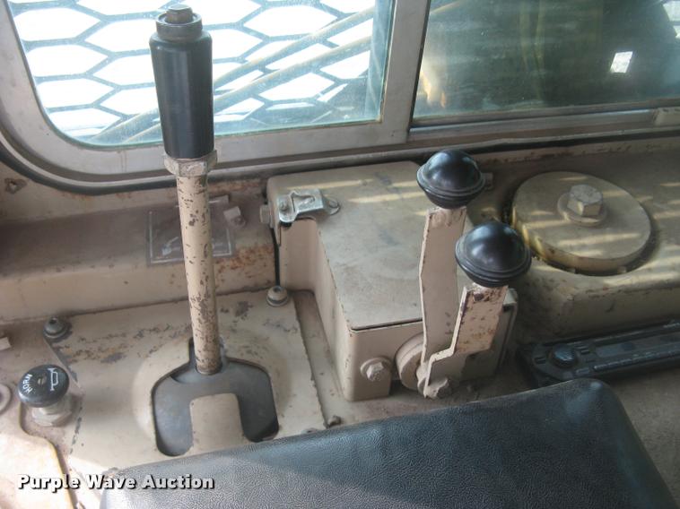 image for item L2329 1993 Caterpillar D4H XL dozer