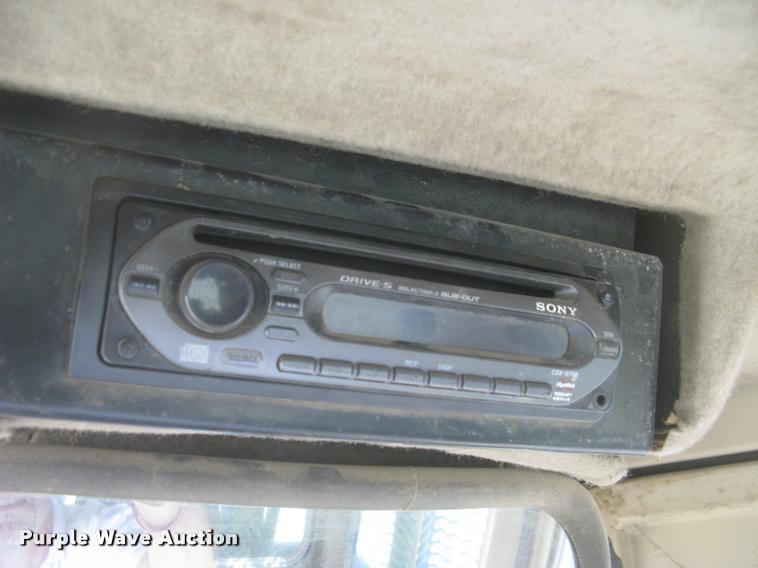 image for item L2329 1993 Caterpillar D4H XL dozer