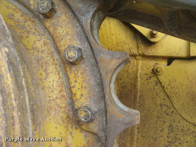 image for item L2329 1993 Caterpillar D4H XL dozer