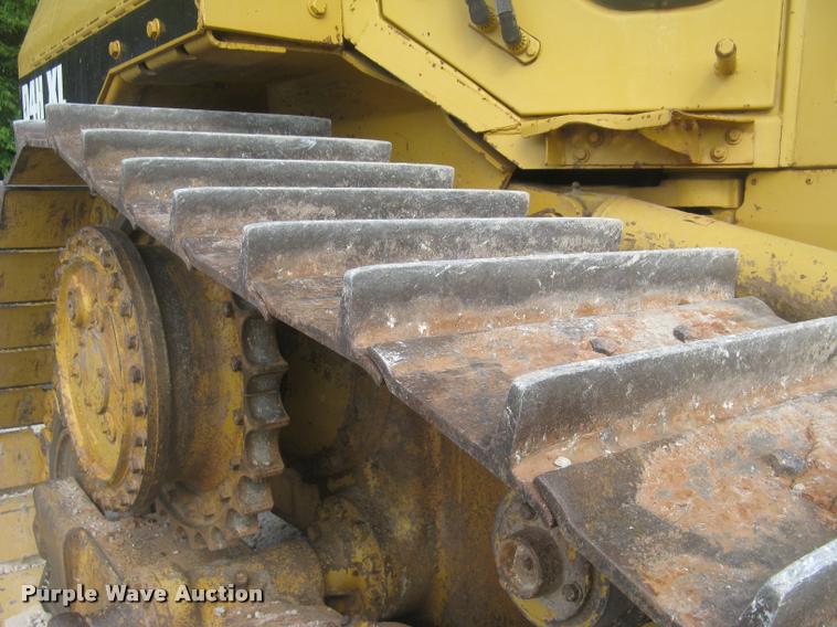 image for item L2329 1993 Caterpillar D4H XL dozer
