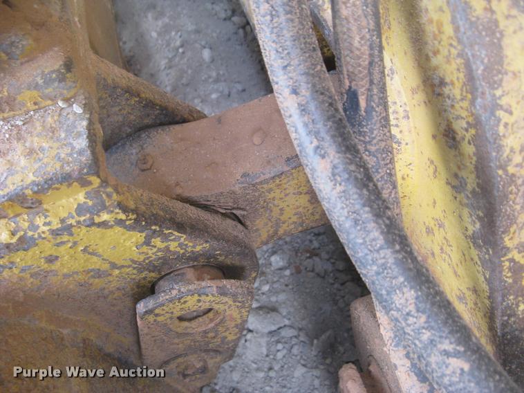 image for item L2329 1993 Caterpillar D4H XL dozer