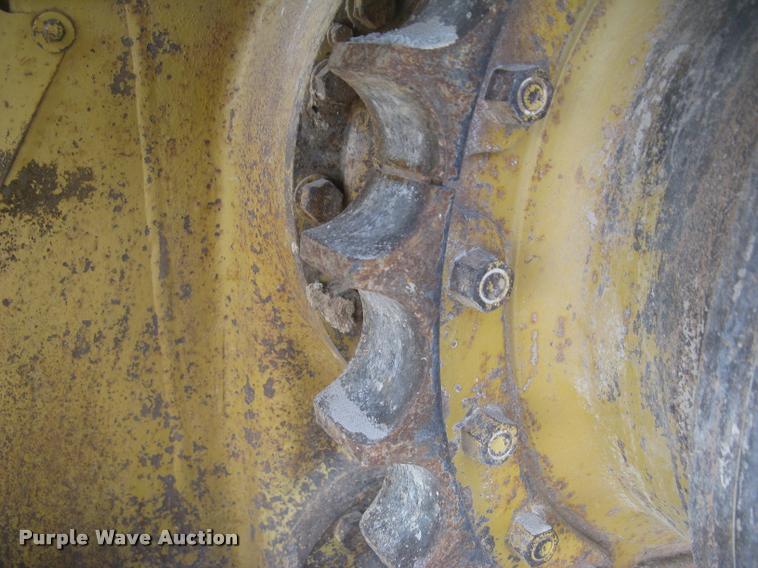 image for item L2329 1993 Caterpillar D4H XL dozer