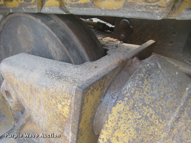image for item L2329 1993 Caterpillar D4H XL dozer