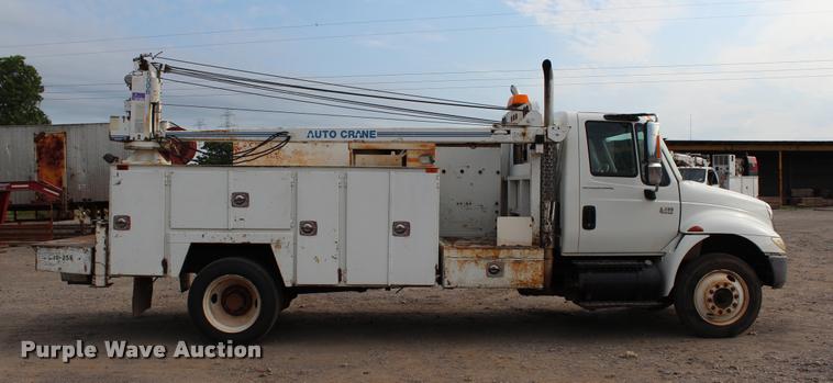 image for item L3172 2002 International 4300 service truck with crane