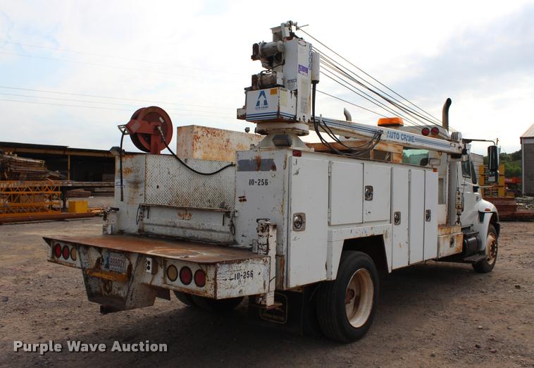 image for item L3172 2002 International 4300 service truck with crane