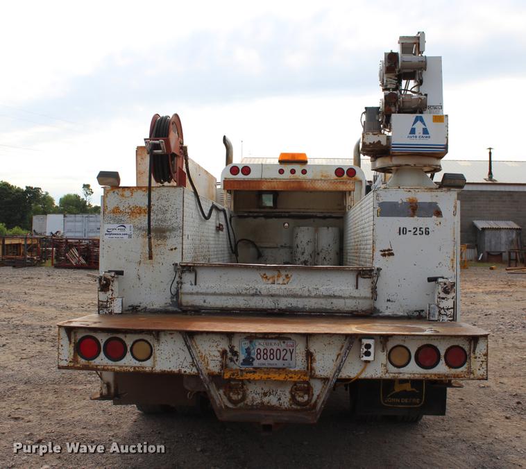 image for item L3172 2002 International 4300 service truck with crane