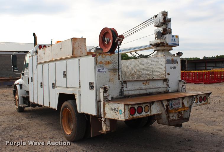 image for item L3172 2002 International 4300 service truck with crane