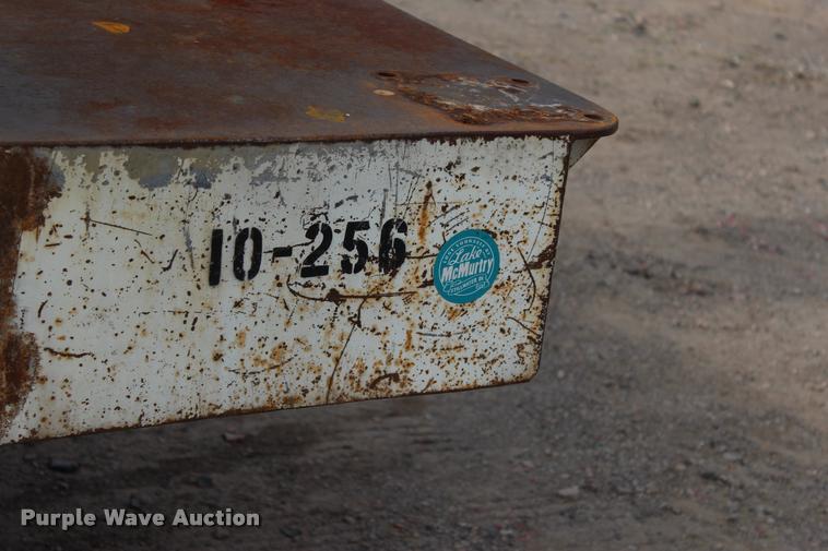 image for item L3172 2002 International 4300 service truck with crane