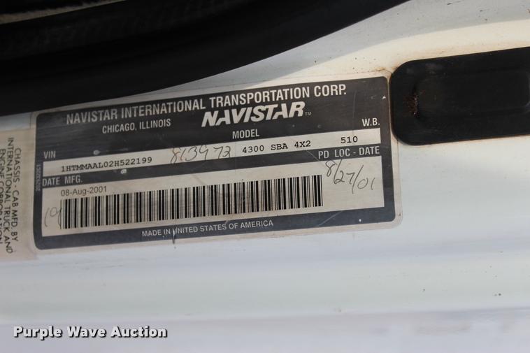 image for item L3172 2002 International 4300 service truck with crane