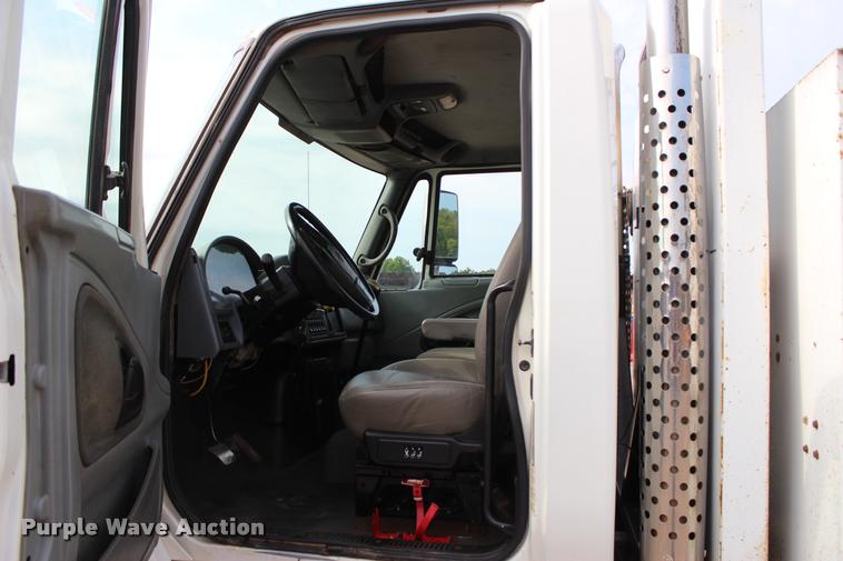 image for item L3172 2002 International 4300 service truck with crane