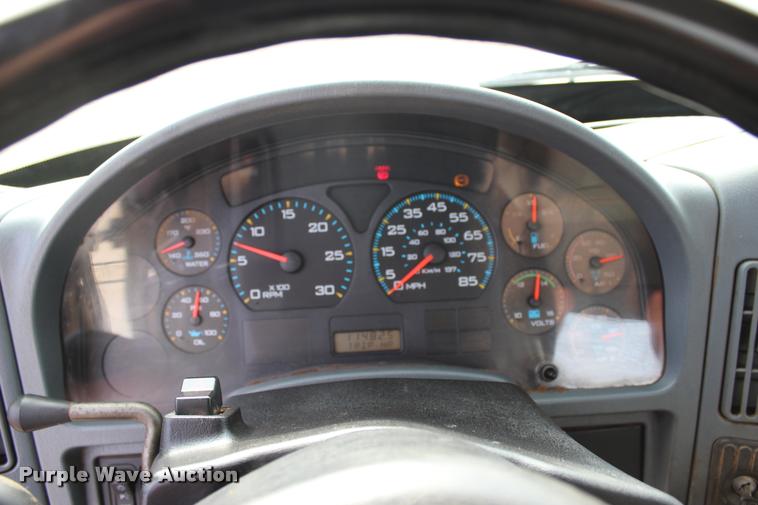 image for item L3172 2002 International 4300 service truck with crane