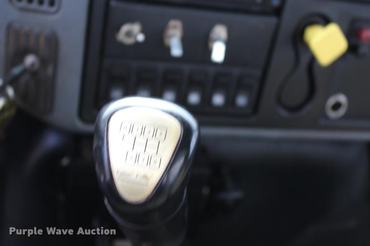 image for item L3172 2002 International 4300 service truck with crane