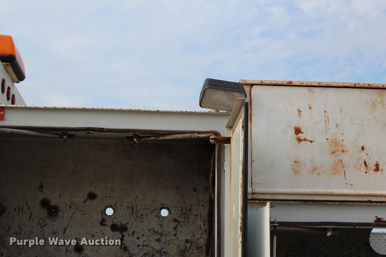 image for item L3172 2002 International 4300 service truck with crane