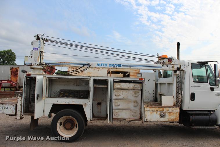 image for item L3172 2002 International 4300 service truck with crane