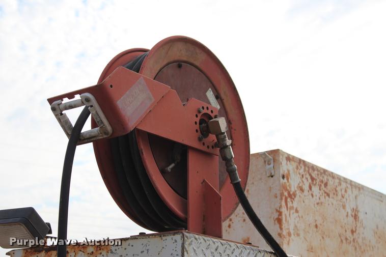 image for item L3172 2002 International 4300 service truck with crane