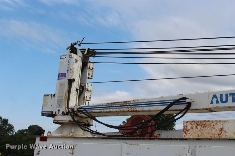 image for item L3172 2002 International 4300 service truck with crane