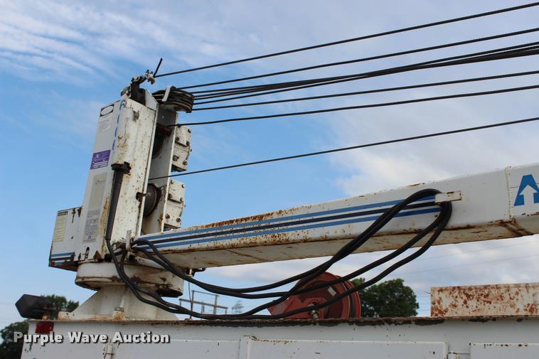 image for item L3172 2002 International 4300 service truck with crane