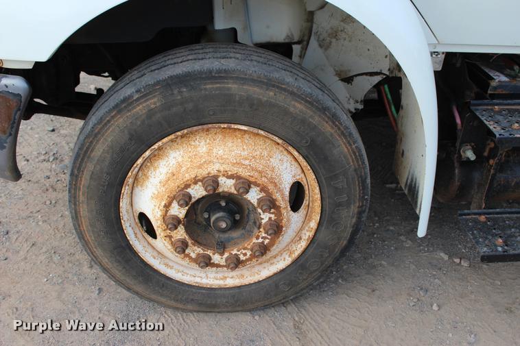 image for item L3172 2002 International 4300 service truck with crane