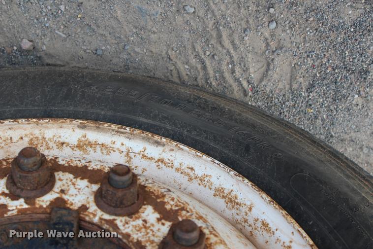 image for item L3172 2002 International 4300 service truck with crane