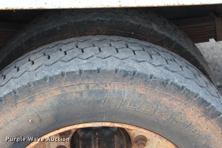 image for item L3172 2002 International 4300 service truck with crane