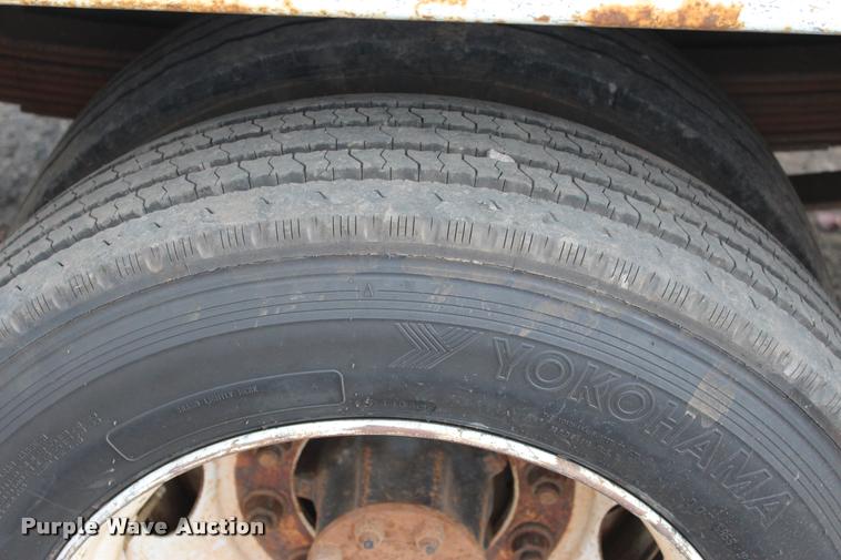 image for item L3172 2002 International 4300 service truck with crane