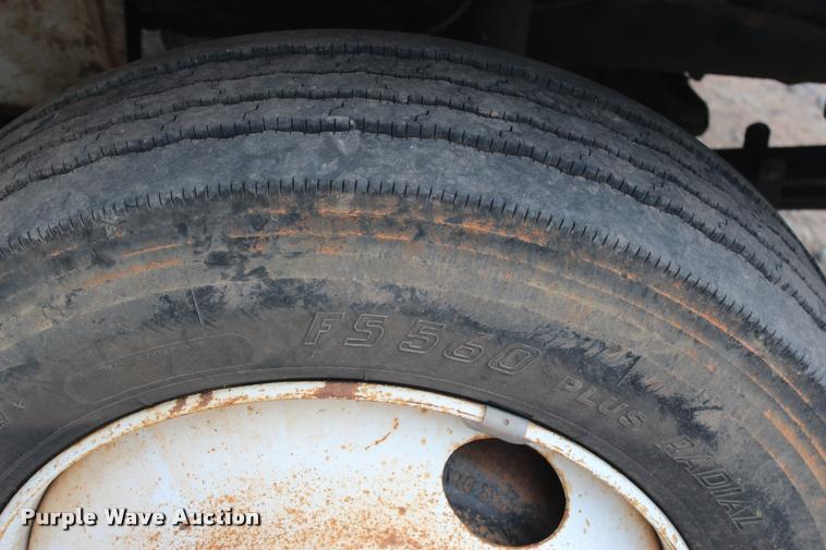 image for item L3172 2002 International 4300 service truck with crane